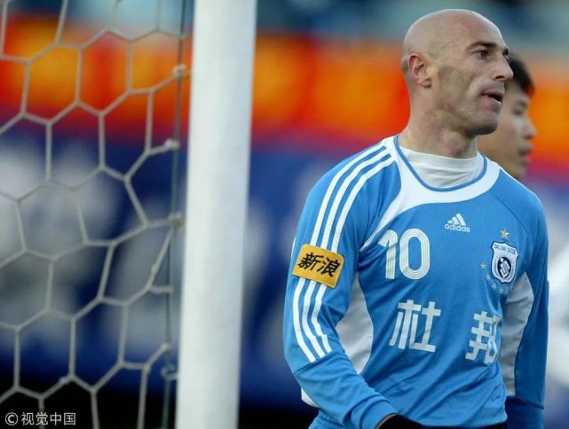 包含芝加哥公牛发布备战花絮，赛后主帅复盘，亚冠任务艰巨，临场指挥获称赞的词条